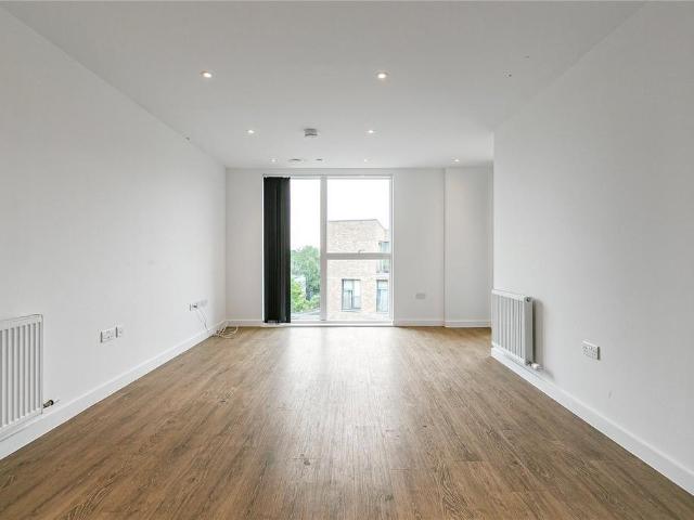 Flat for sale in London Borough of Hounslow, Greater London