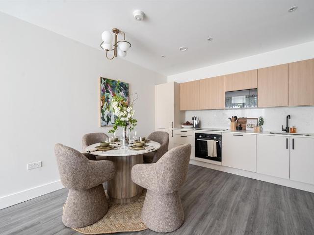 Flat for sale in Furze Platt, Maidenhead