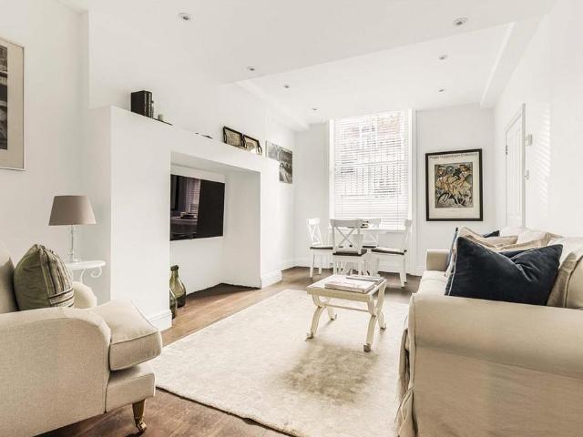 Flat for sale in Bayswater, Greater London