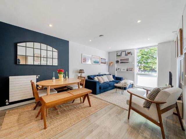 Flat for sale in Peckham, Greater London