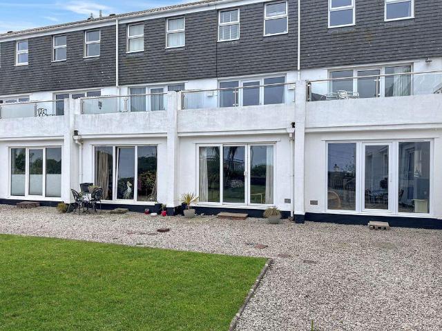 Flat for sale in Penbeagle, Cornwall