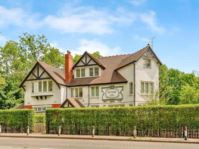 Flat for sale in Red Hill, Surrey