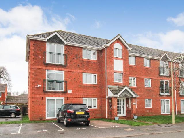 Flat for sale in Farnborough, Hampshire