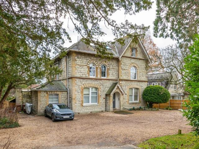 Flat for sale in Red Hill, Surrey