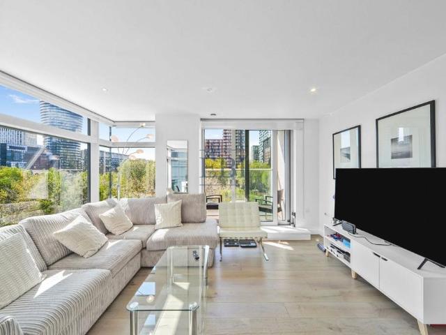 Flat for sale in Isle Of Dogs, Greater London