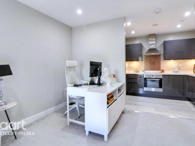 Flat for sale in Prittlewell, Alton Barnes