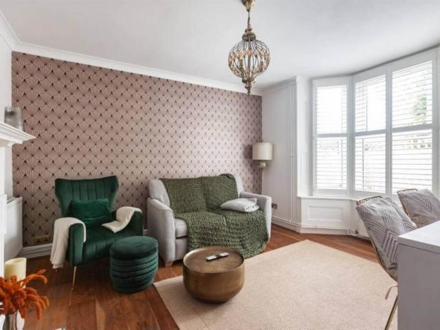 Flat for sale in The Bridge, Kent