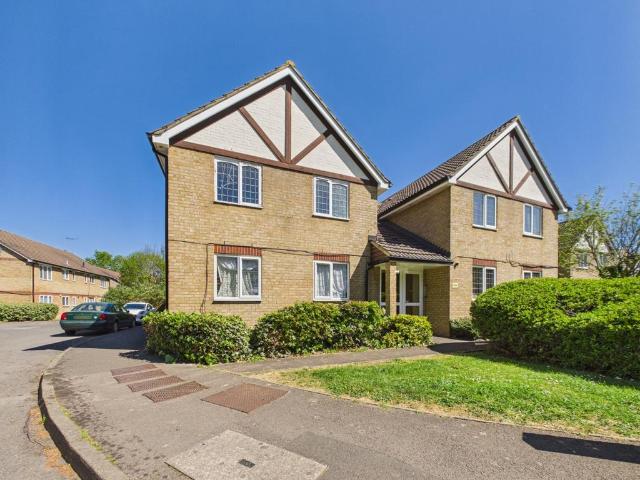 Flat for sale in Slough
