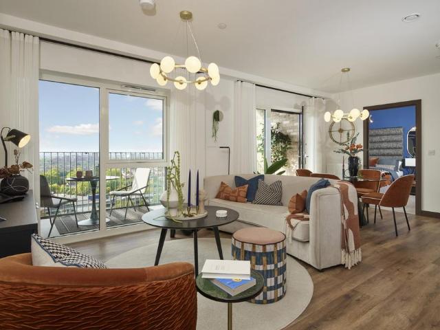 Flat for sale in Roding Riverside, Cat Hill