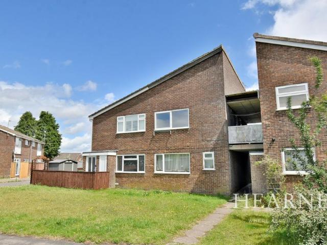 Flat for sale in Tricketts Cross, Ferndown