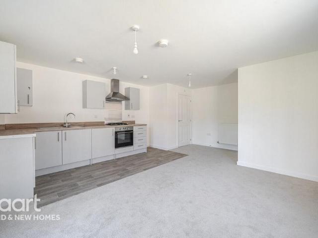 Flat for sale in Finchampstead