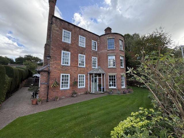 Flat for sale in Catchems End, Wyre Forest