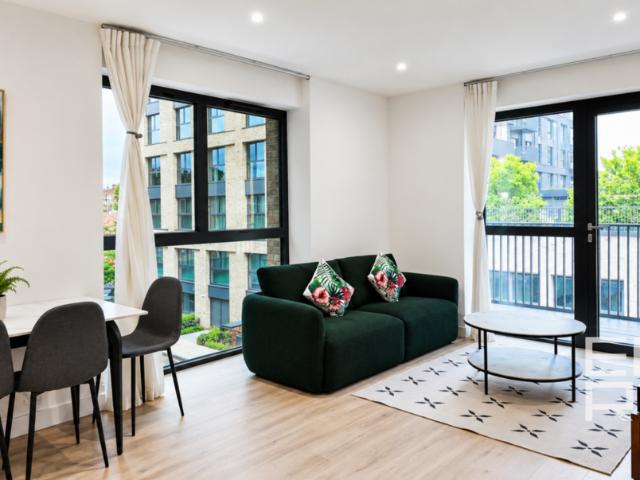 Flat for sale in Woodberry Down, Stamford Hill