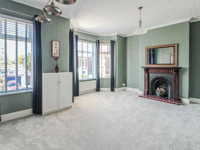 Flat for sale in Woodthorpe, Gedling