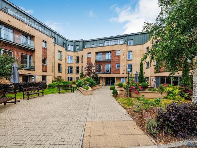 Flat for sale in Barnton, Scotland