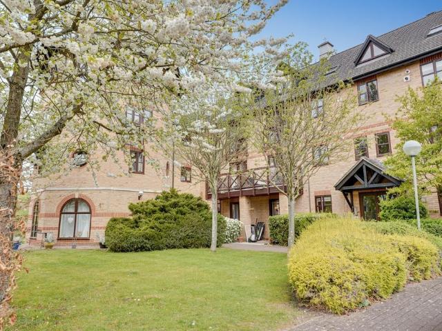 Flat for sale in Epping, Essex