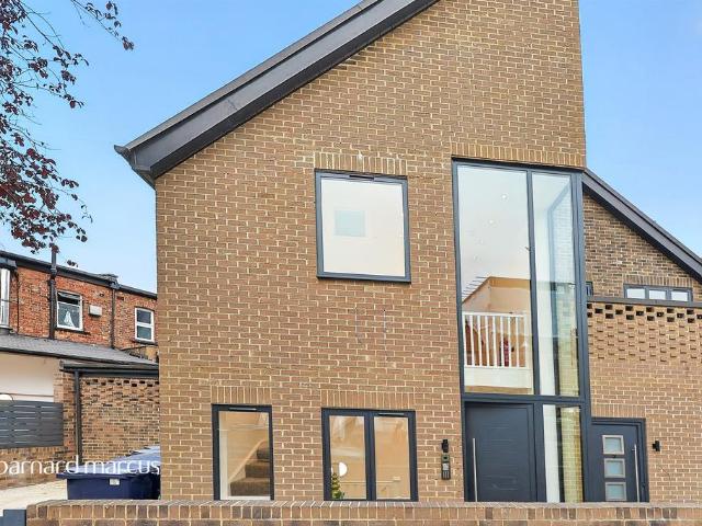 Flat for sale in London Borough of Ealing, Hanwell