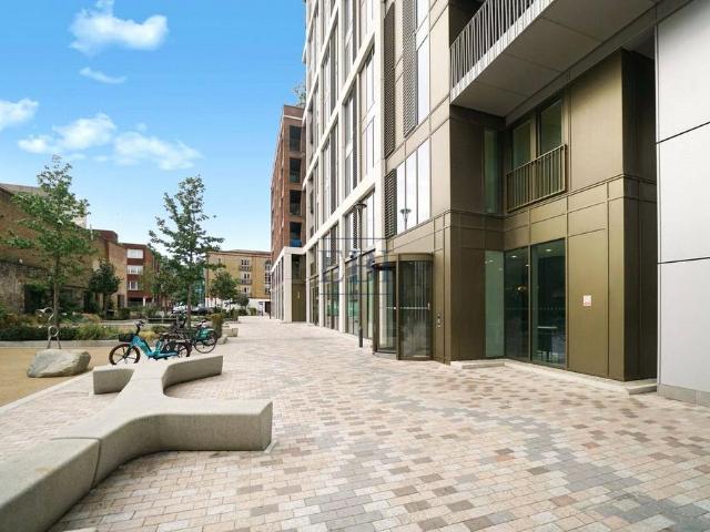 Flat for sale in St. George in the East, Greater London