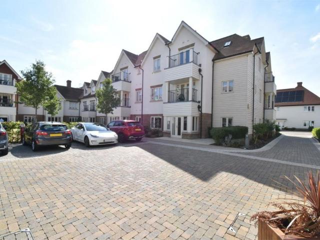 Flat for sale in Midway, Kent