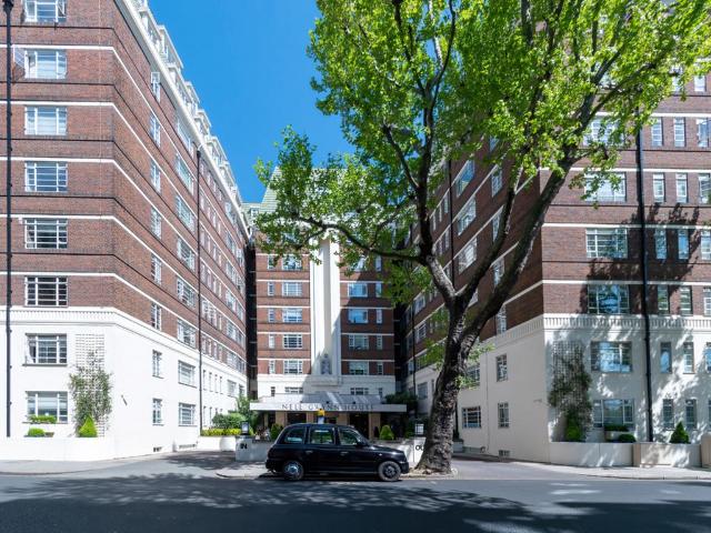 Flat for sale in Chelsea, Greater London