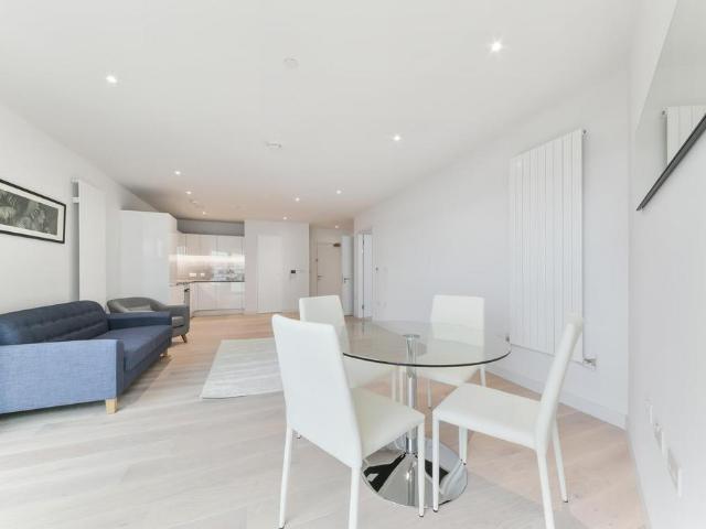 Flat for sale in Silvertown, Greater London