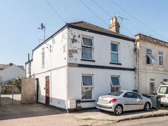 Flat for sale in Gloucester, Gloucestershire