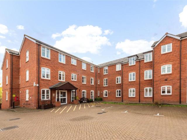 Flat for sale in King's Walden, Hertfordshire