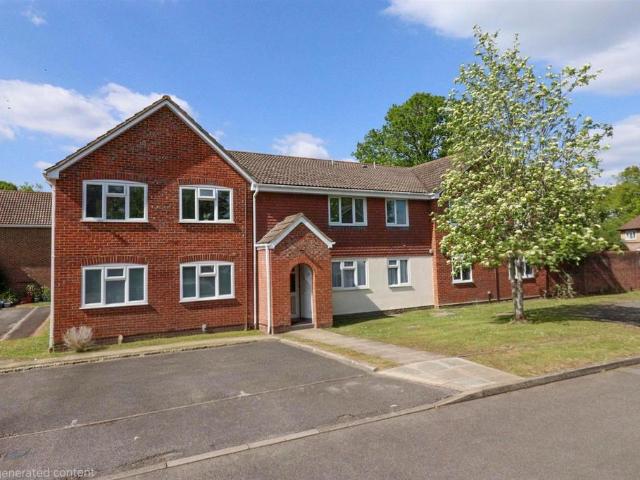 Flat for sale in Hart, Hampshire