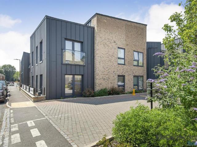 Flat for sale in Jubilee Industrial Centre, King's Walden