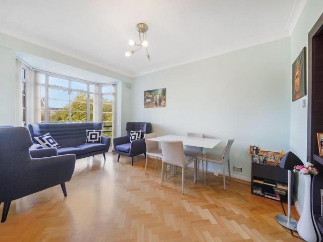 Flat for sale in Marylebone, Greater London