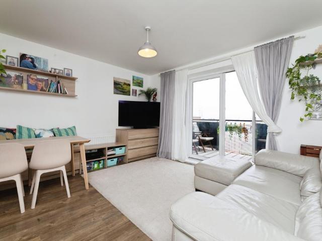Flat for sale in Barking Riverside, Greater London