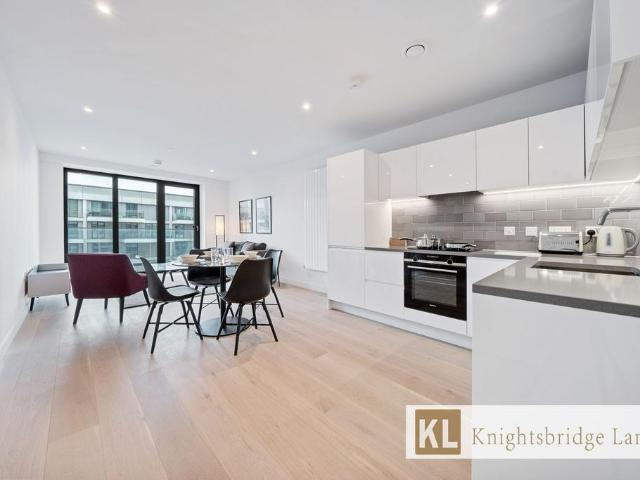 Flat for sale in Silvertown, Greater London
