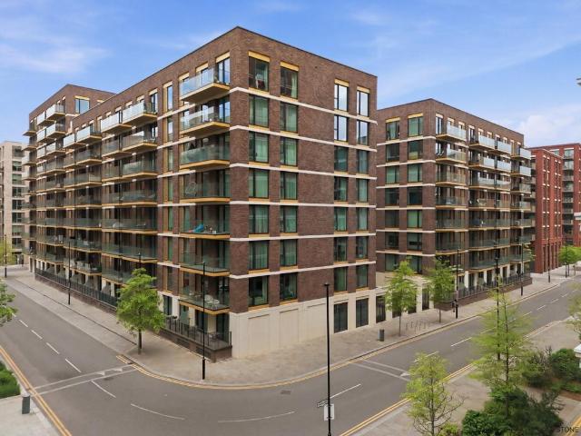 Flat for sale in Silvertown, Greater London