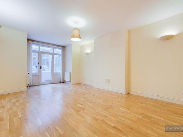 Flat for sale in South Hampstead, Greater London