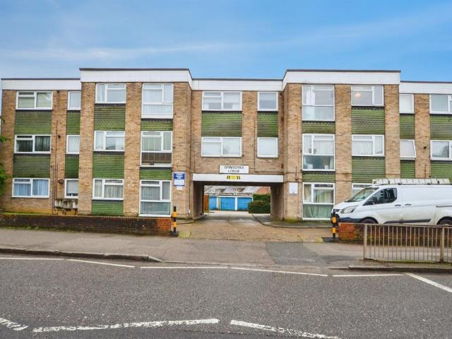 Flat for sale in St Albans, Five Acres