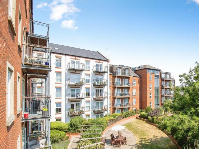 Flat for sale in Stanford On Avon, Leicestershire