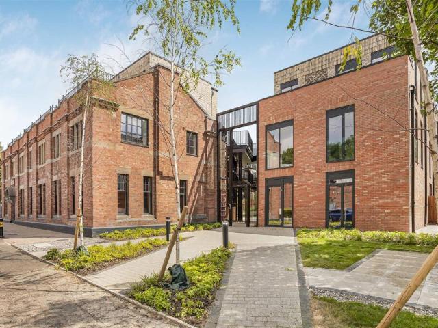 Flat for sale in St Albans, Five Acres