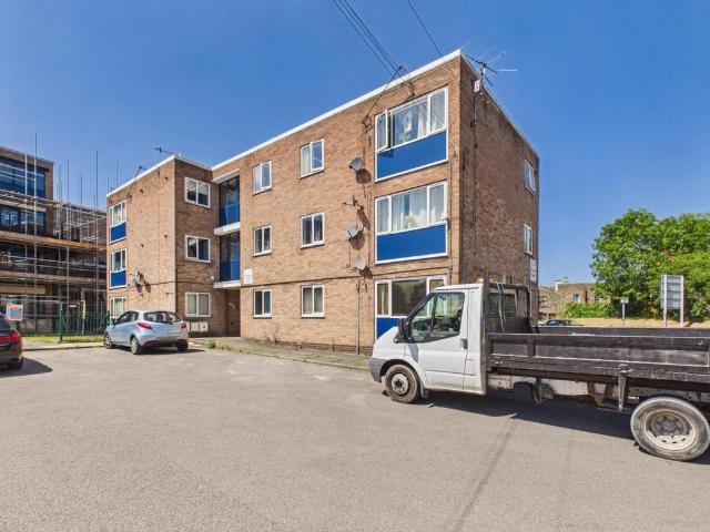 Flat for sale in Bingley, West Yorkshire