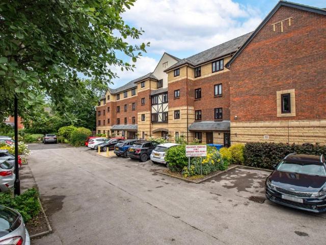 Flat for sale in Wollaston, Amblecote