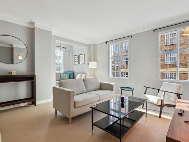Flat for sale in Chelsea, Greater London