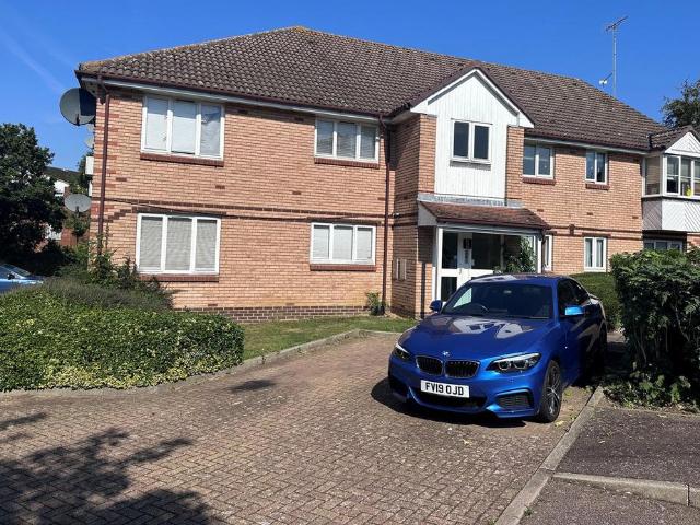 Flat for sale in Cranborne, Potters Bar