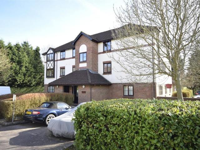 Flat for sale in Red Hill, Surrey