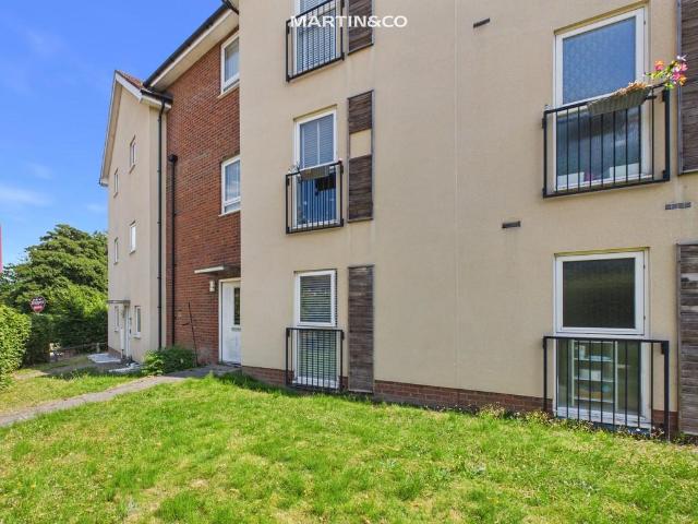 Flat for sale in Easthampstead, Bracknell