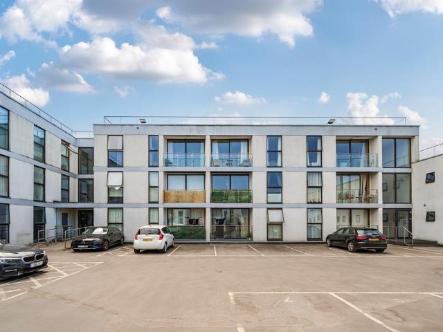 Flat for sale in Goddington, Greater London