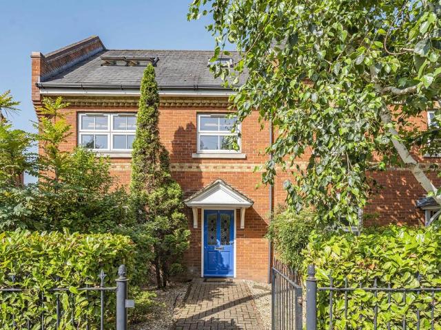 Flat for sale in Row Town, Surrey