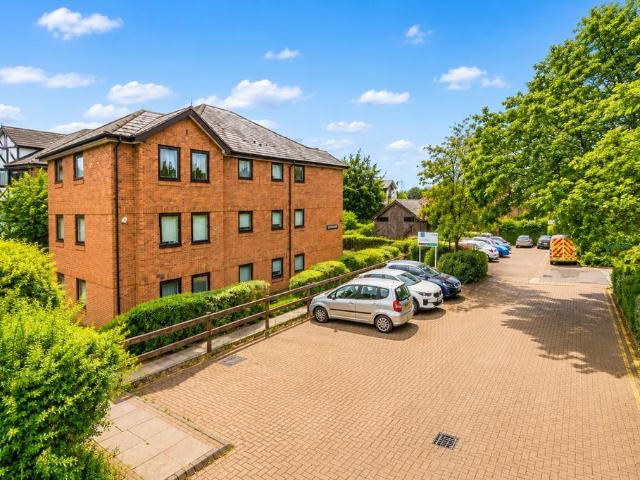 Flat for sale in St Albans, Five Acres