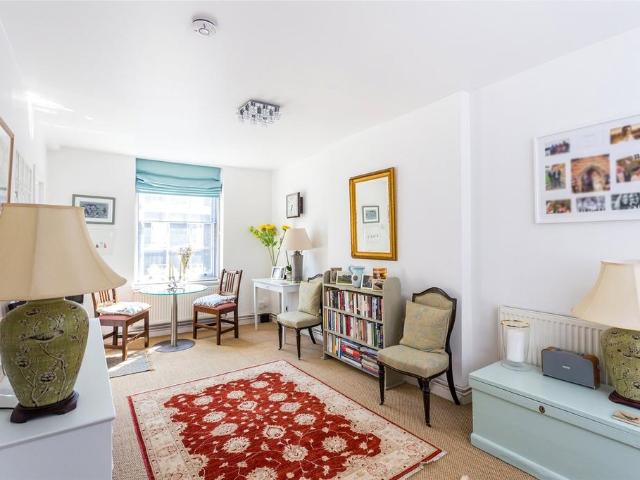 Flat for sale in Holborn, Greater London