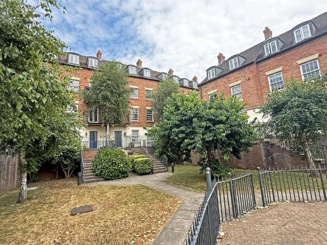Flat for sale in Greenfields, Frankwell