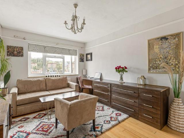 Flat for sale in Royal Borough of Greenwich, Greater London