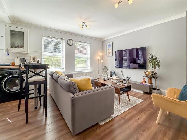 Flat for sale in Southdown, St Albans